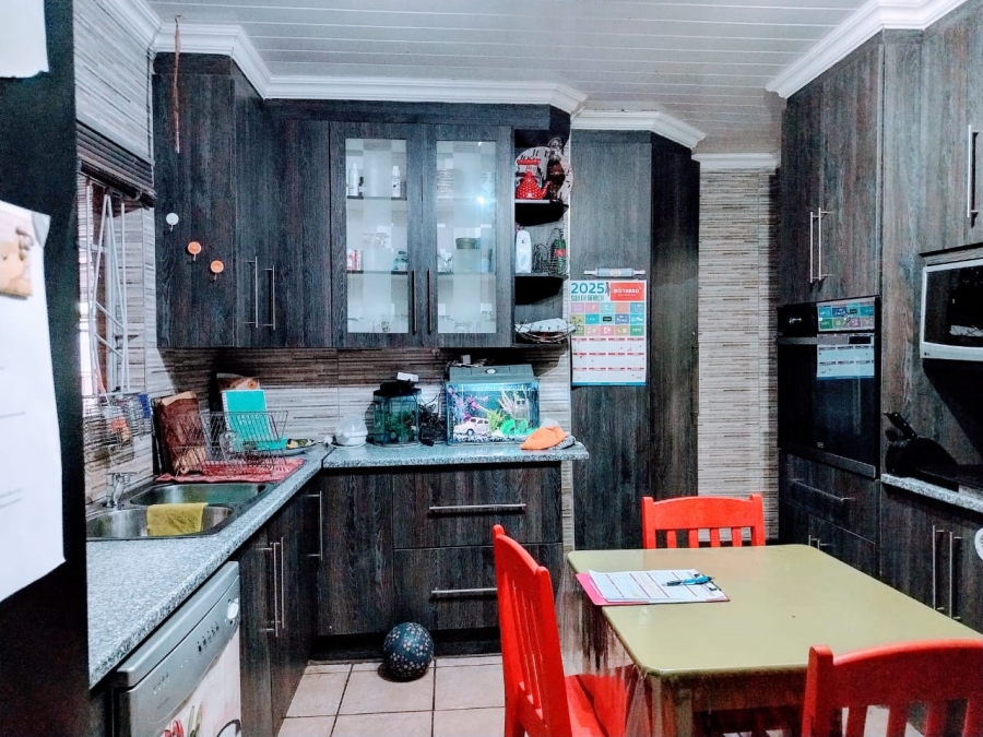 4 Bedroom Property for Sale in Vanderbijlpark Cw 6 Gauteng