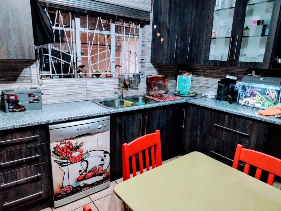 4 Bedroom Property for Sale in Vanderbijlpark Cw 6 Gauteng