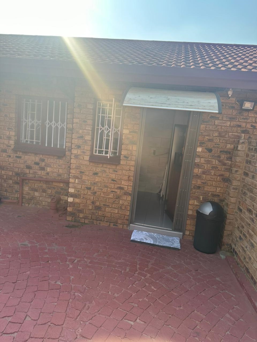 To Let 3 Bedroom Property for Rent in Pretoria North Gauteng