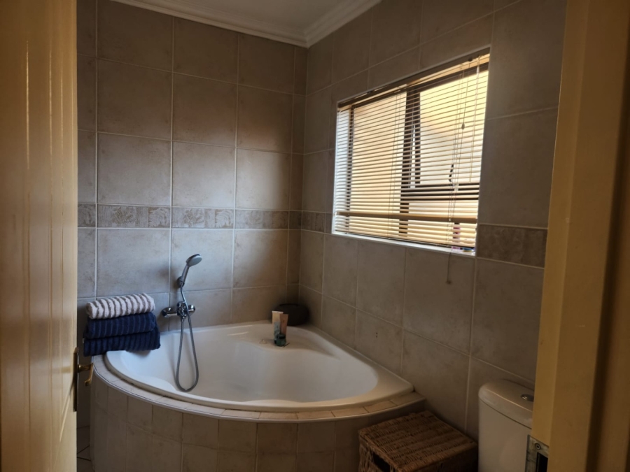 To Let 4 Bedroom Property for Rent in Meyersdal Gauteng