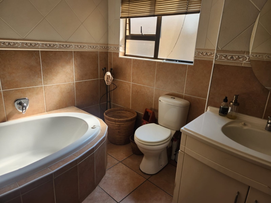 To Let 4 Bedroom Property for Rent in Meyersdal Gauteng