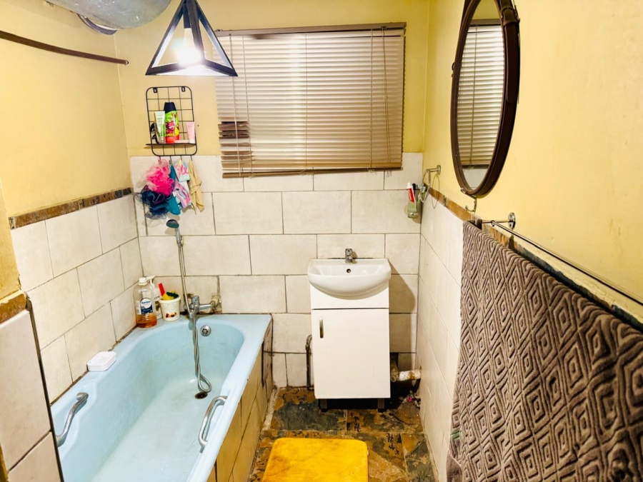 To Let 3 Bedroom Property for Rent in Gezina Gauteng