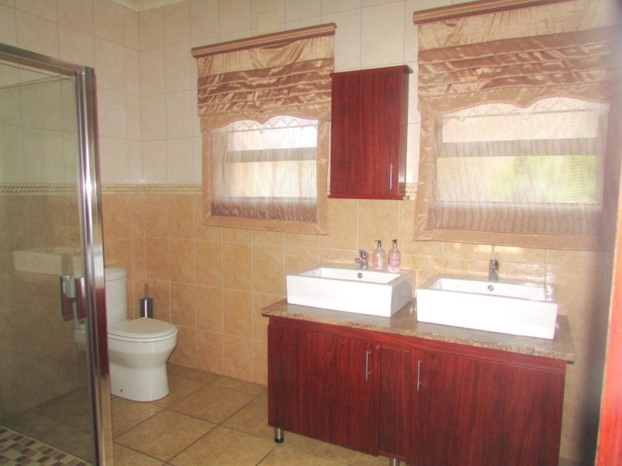 5 Bedroom Property for Sale in Vanderbijlpark SE 4 Gauteng