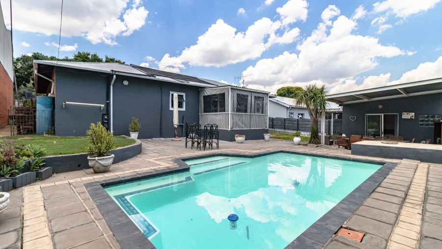 3 Bedroom Property for Sale in Lakeside Village Gauteng