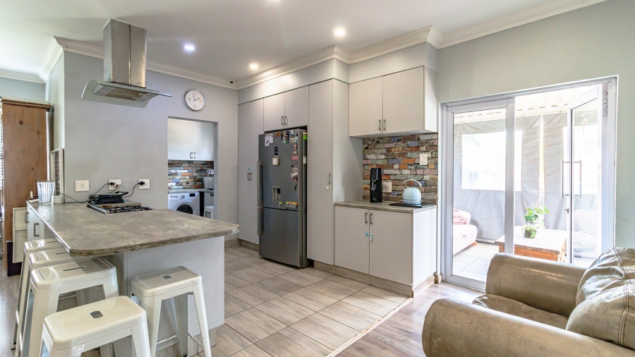 3 Bedroom Property for Sale in Lakeside Village Gauteng