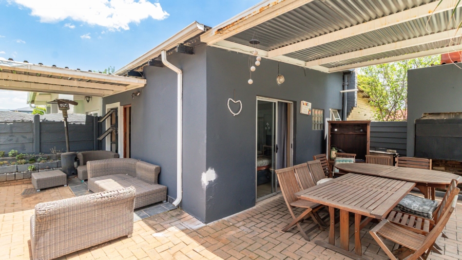 3 Bedroom Property for Sale in Lakeside Village Gauteng