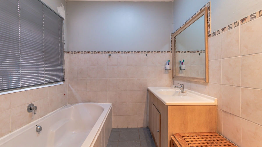 3 Bedroom Property for Sale in Lakeside Village Gauteng