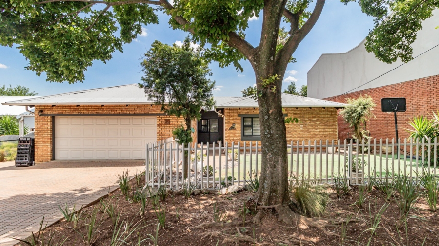 3 Bedroom Property for Sale in Lakeside Village Gauteng