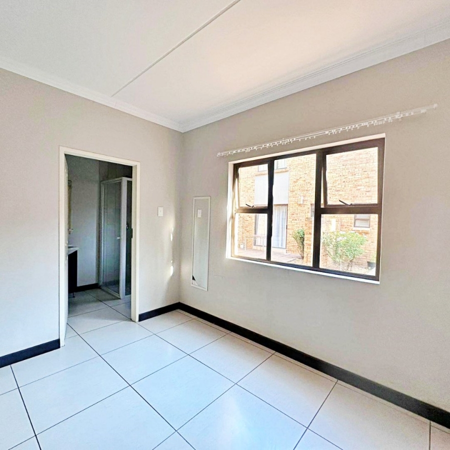 To Let 1 Bedroom Property for Rent in Amberfield Gauteng