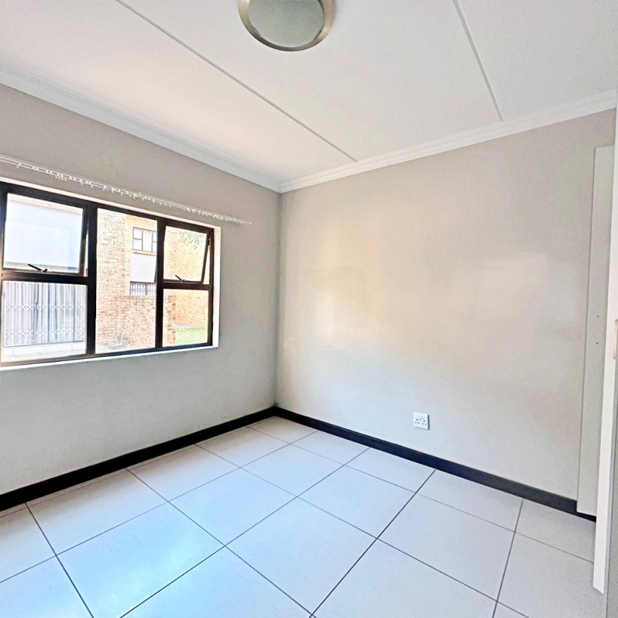 To Let 1 Bedroom Property for Rent in Amberfield Gauteng