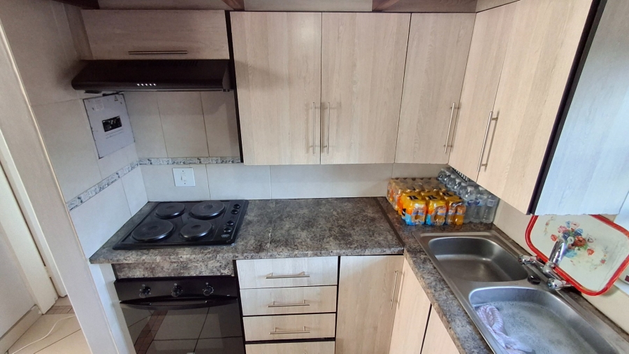 2 Bedroom Property for Sale in Gezina Gauteng