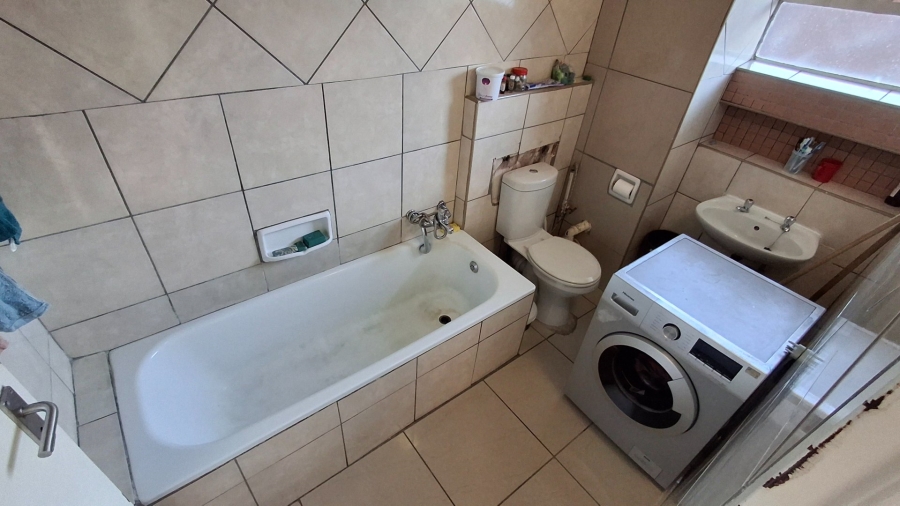 2 Bedroom Property for Sale in Gezina Gauteng