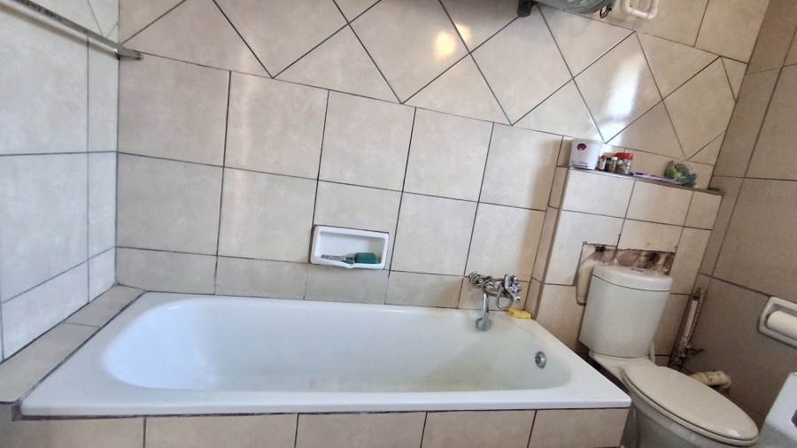 2 Bedroom Property for Sale in Gezina Gauteng