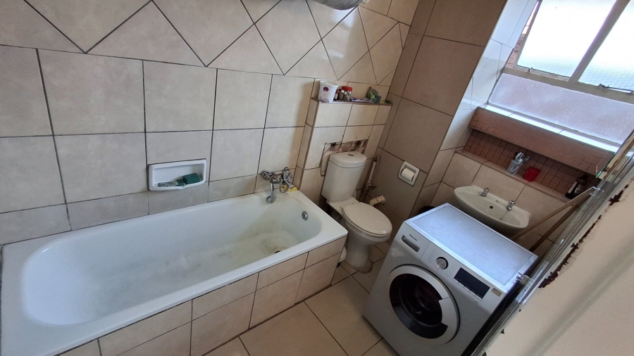 2 Bedroom Property for Sale in Gezina Gauteng