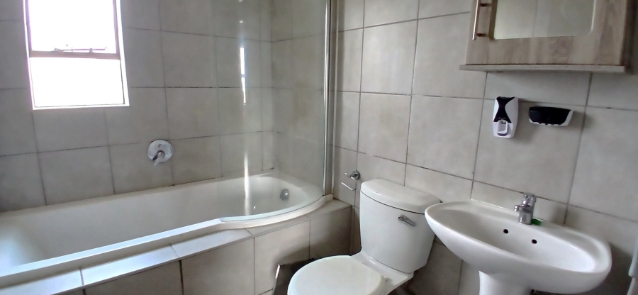 2 Bedroom Property for Sale in Heuweloord Gauteng