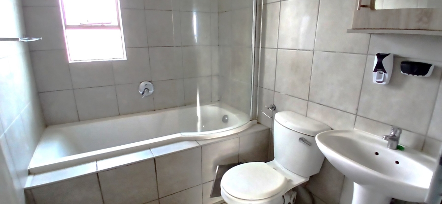 2 Bedroom Property for Sale in Heuweloord Gauteng