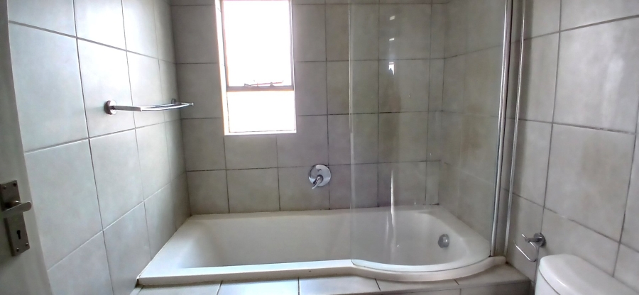 2 Bedroom Property for Sale in Heuweloord Gauteng
