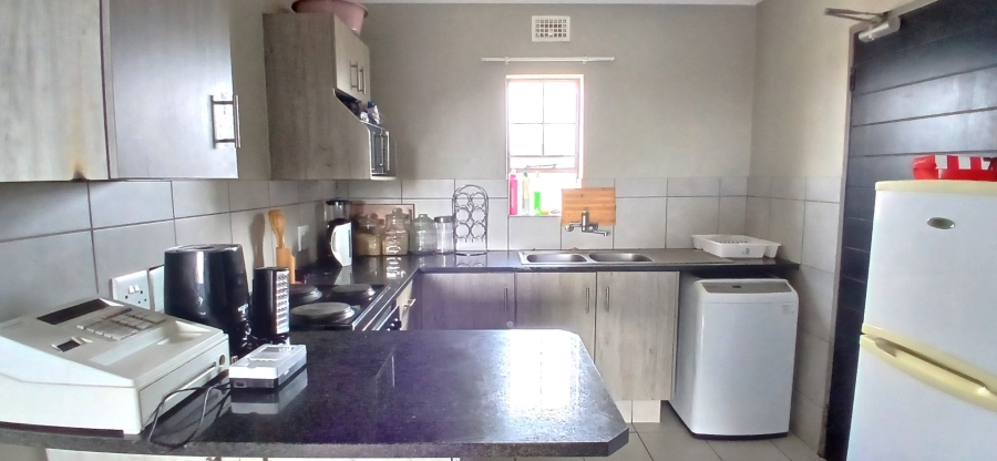 2 Bedroom Property for Sale in Heuweloord Gauteng