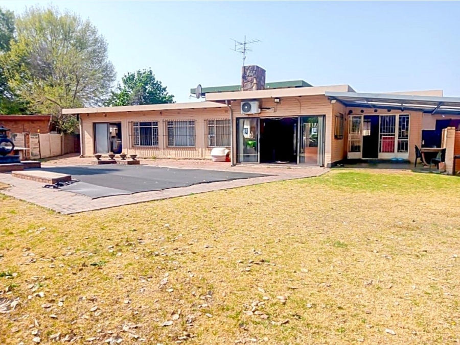 4 Bedroom Property for Sale in Selcourt Gauteng