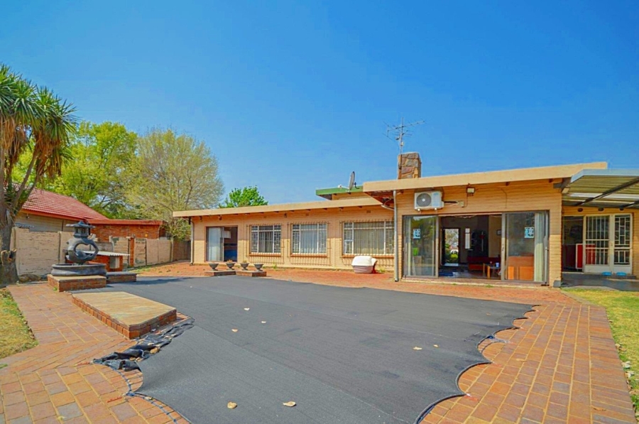 4 Bedroom Property for Sale in Selcourt Gauteng