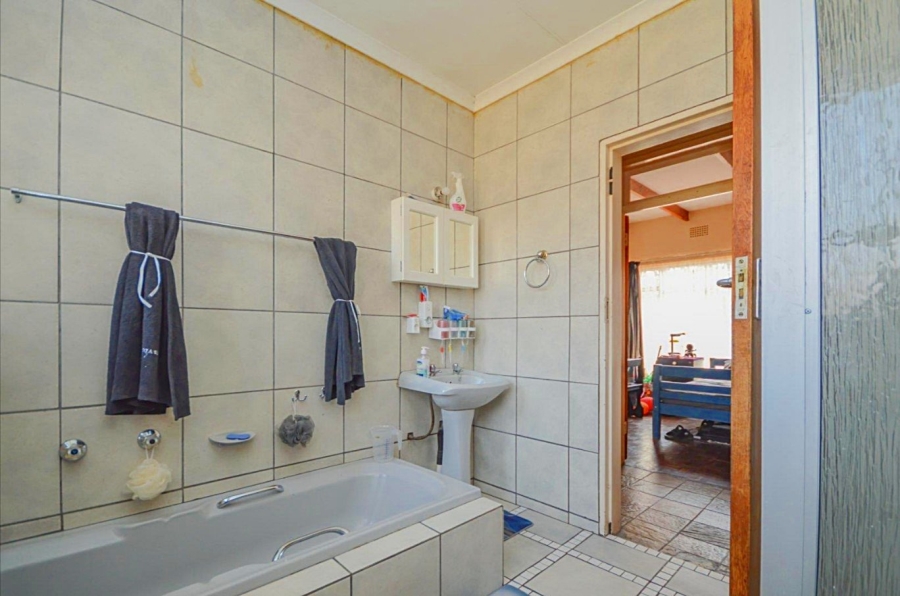 4 Bedroom Property for Sale in Selcourt Gauteng