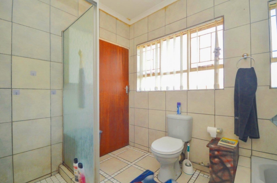 4 Bedroom Property for Sale in Selcourt Gauteng