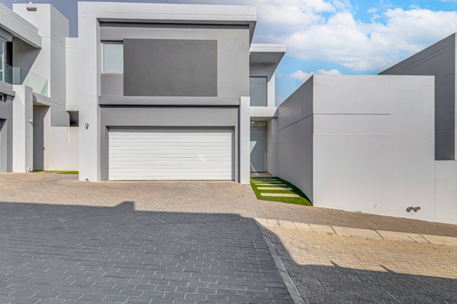 3 Bedroom Property for Sale in Bryanston Gauteng