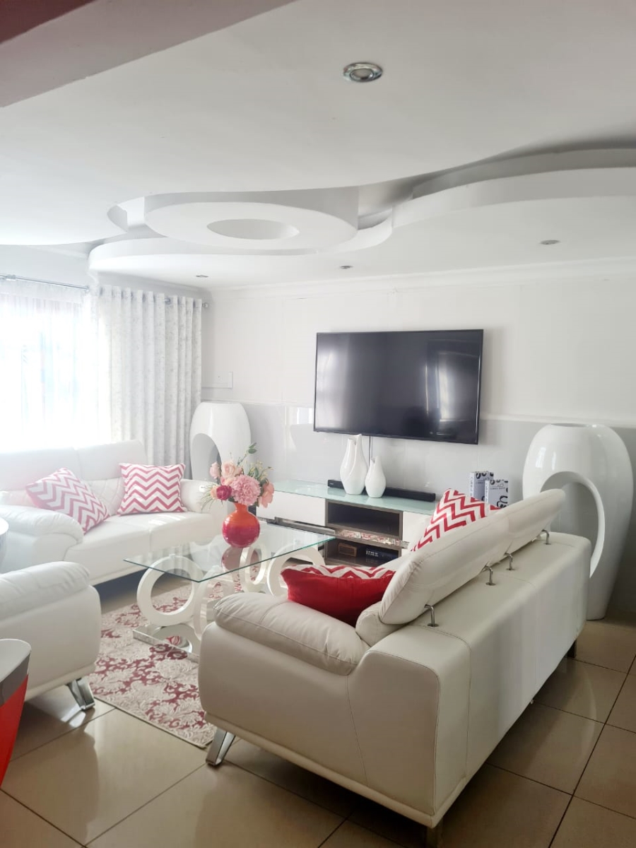 3 Bedroom Property for Sale in Golden Gardens Gauteng
