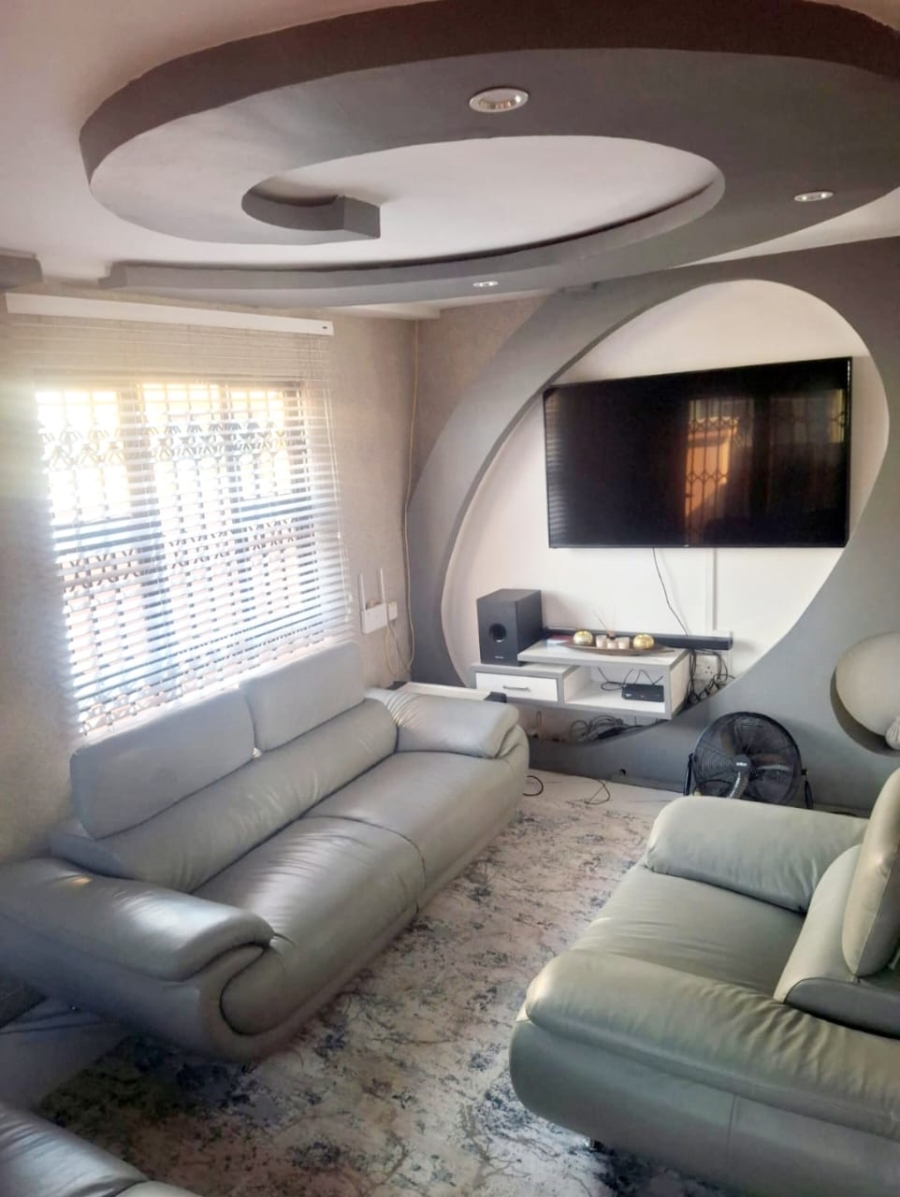 3 Bedroom Property for Sale in Golden Gardens Gauteng