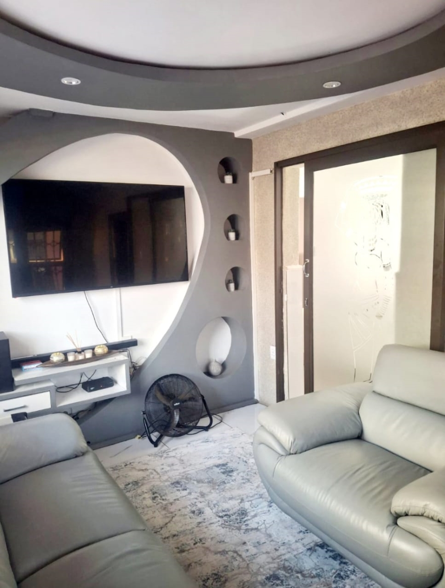 3 Bedroom Property for Sale in Golden Gardens Gauteng