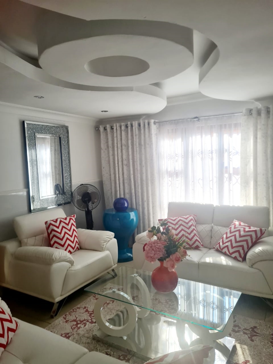 3 Bedroom Property for Sale in Golden Gardens Gauteng