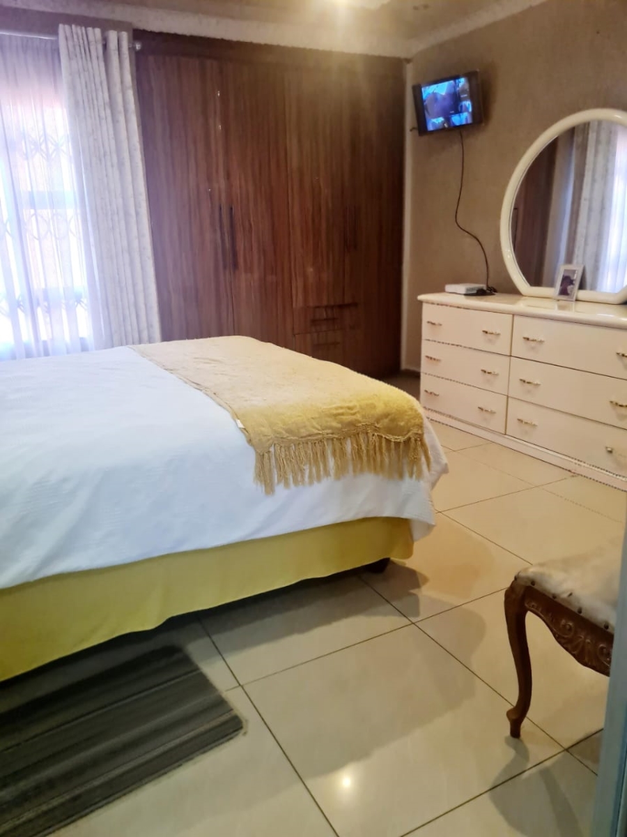 3 Bedroom Property for Sale in Golden Gardens Gauteng