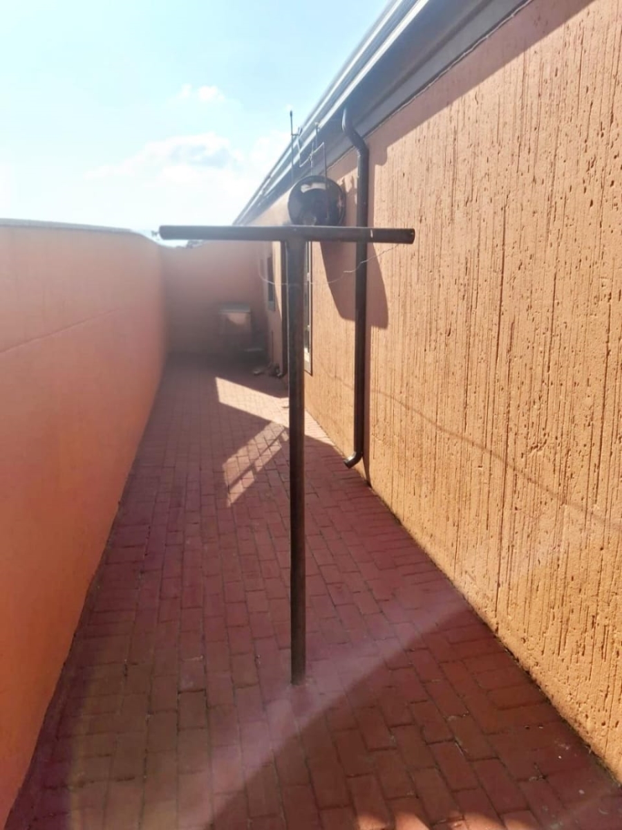 3 Bedroom Property for Sale in Golden Gardens Gauteng