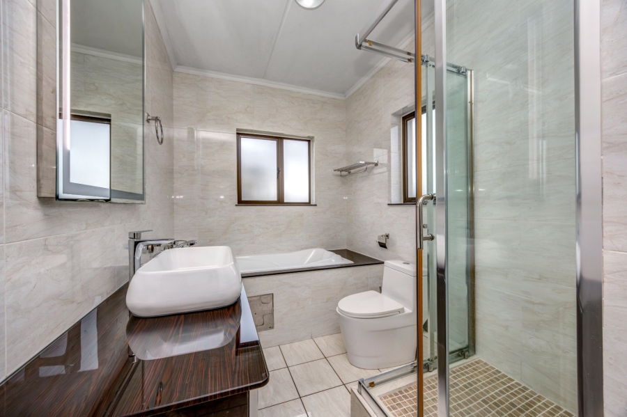 2 Bedroom Property for Sale in Fourways Gauteng