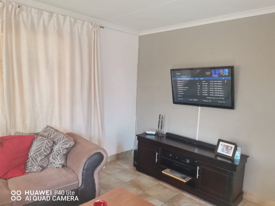 2 Bedroom Property for Sale in Rosslyn Gauteng