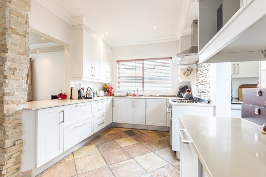 5 Bedroom Property for Sale in Ruimsig Gauteng