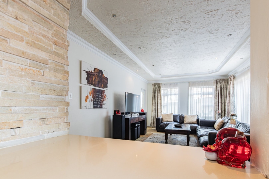 5 Bedroom Property for Sale in Ruimsig Gauteng