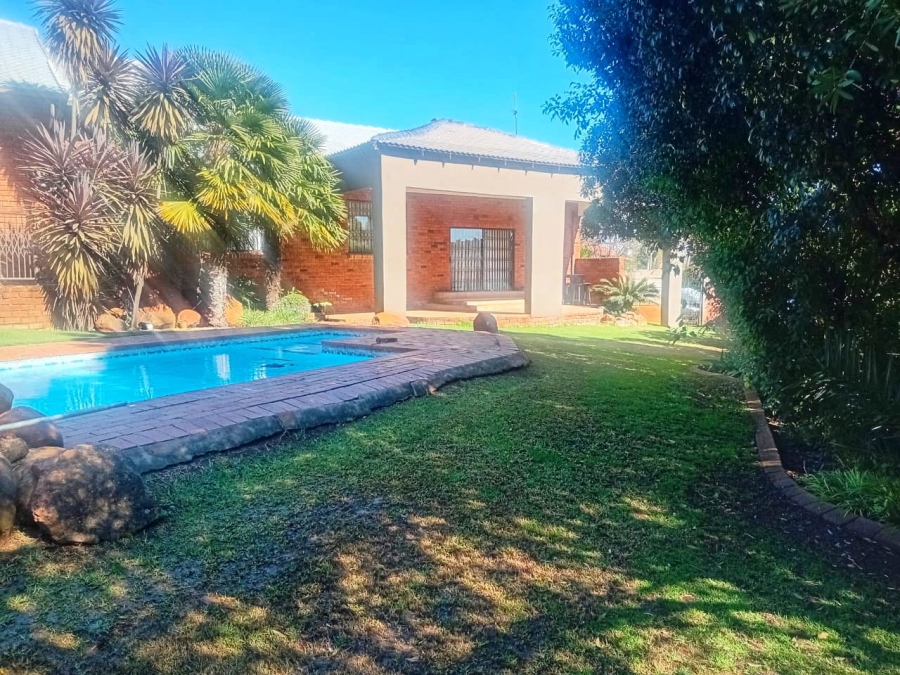 9 Bedroom Property for Sale in Naturena Gauteng