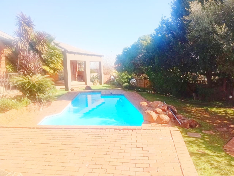 9 Bedroom Property for Sale in Naturena Gauteng