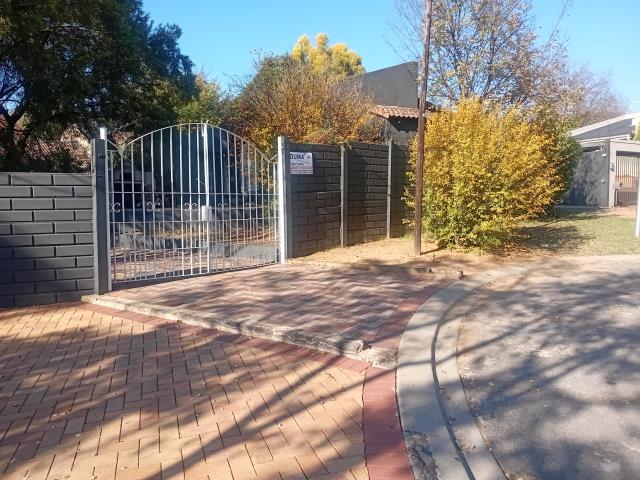 To Let 3 Bedroom Property for Rent in Buccleuch Gauteng