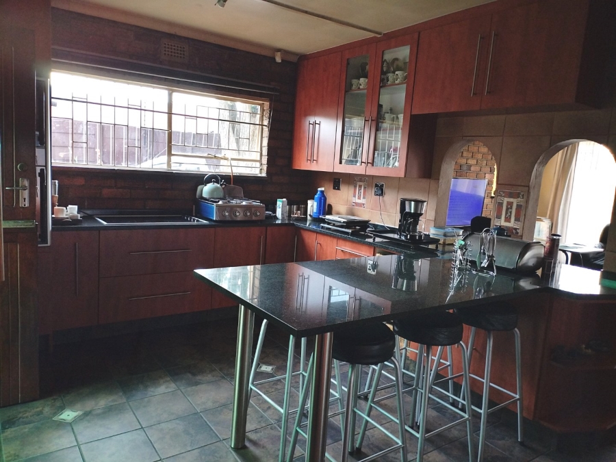 4 Bedroom Property for Sale in Lodeyko Gauteng