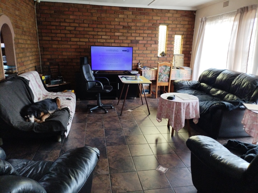 4 Bedroom Property for Sale in Lodeyko Gauteng