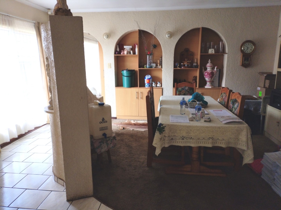 4 Bedroom Property for Sale in Lodeyko Gauteng