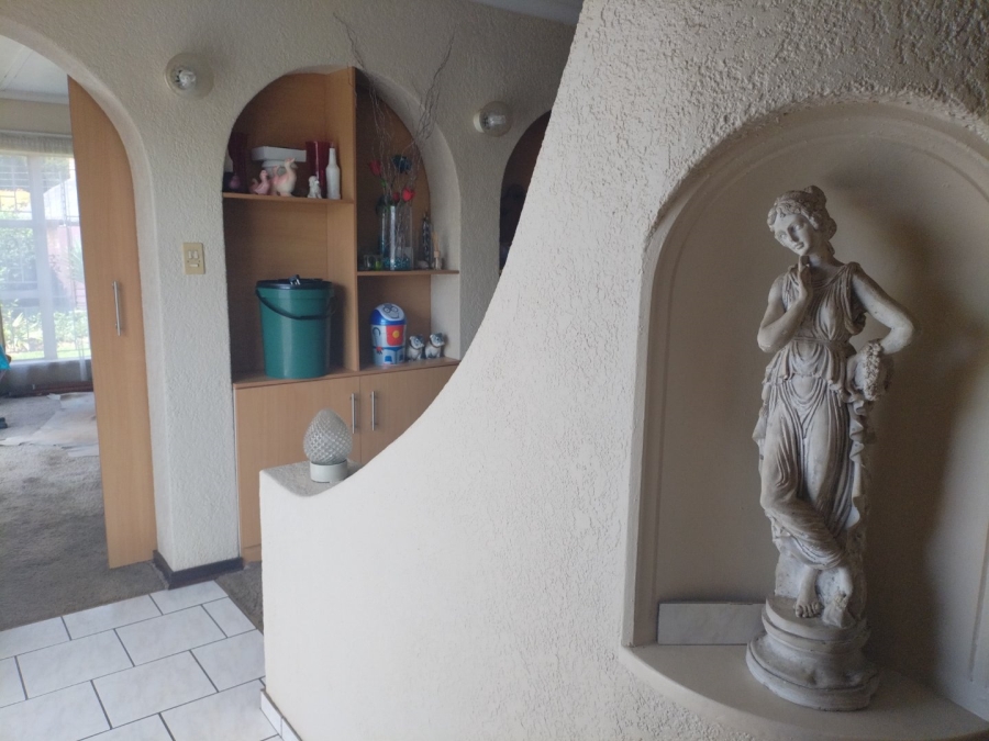 4 Bedroom Property for Sale in Lodeyko Gauteng