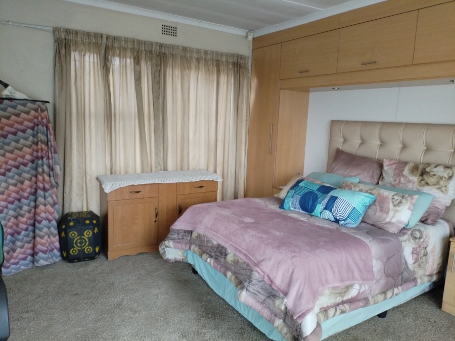 4 Bedroom Property for Sale in Lodeyko Gauteng