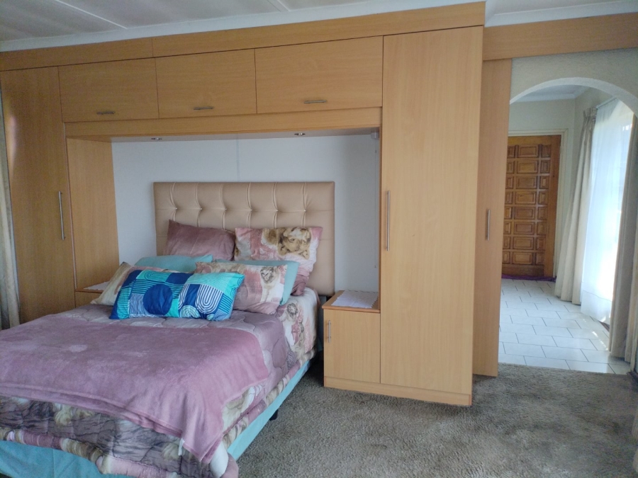 4 Bedroom Property for Sale in Lodeyko Gauteng