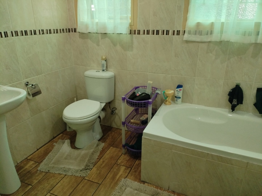 4 Bedroom Property for Sale in Lodeyko Gauteng