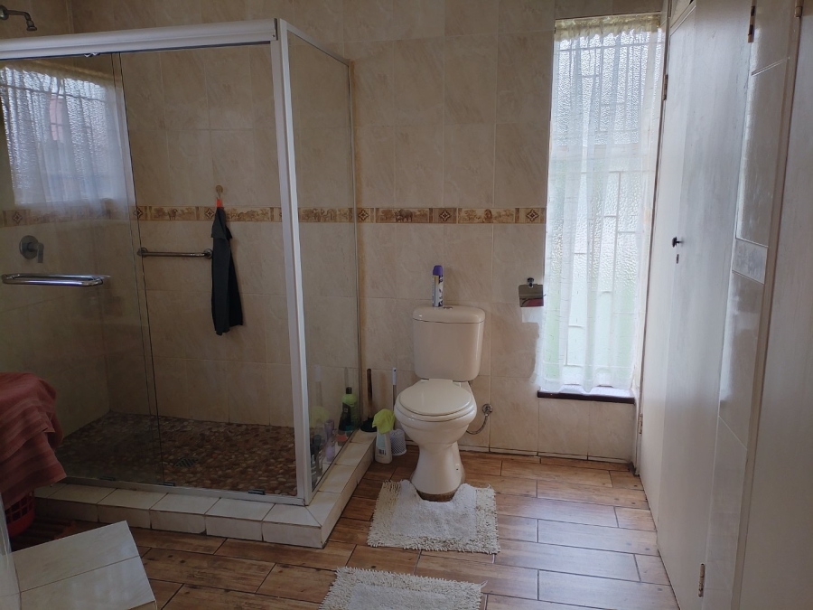 4 Bedroom Property for Sale in Lodeyko Gauteng