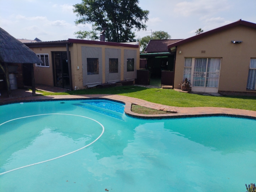 4 Bedroom Property for Sale in Lodeyko Gauteng