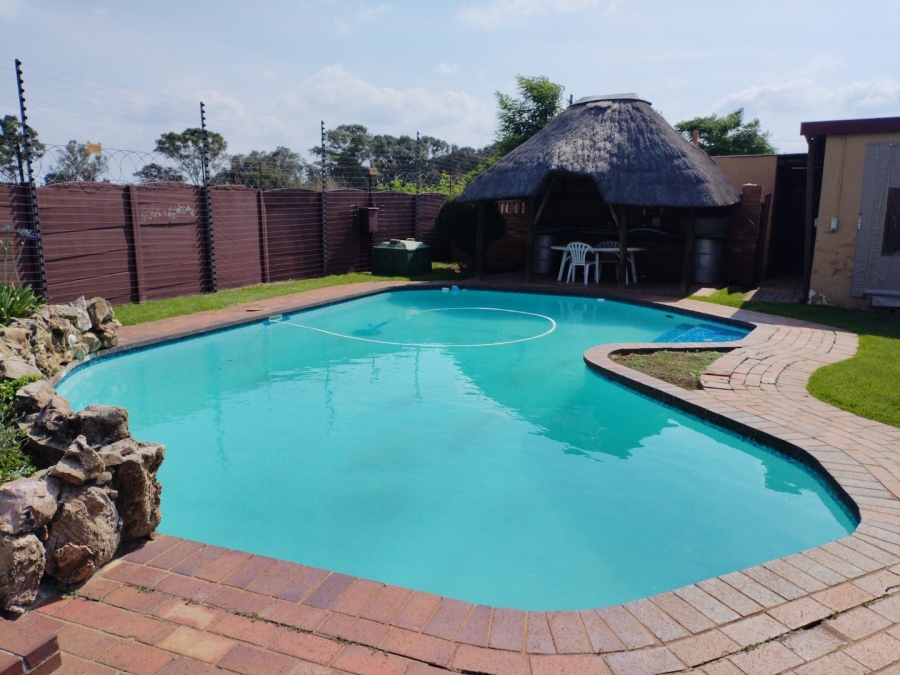 4 Bedroom Property for Sale in Lodeyko Gauteng
